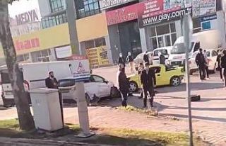 Bursa’da kontrolden çıkan otomobil park halindeki...