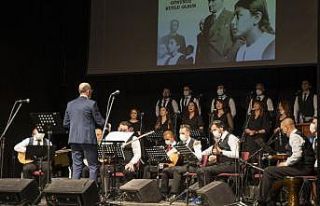 Bursa’da öğretmenler öğrencileri ile sahnede