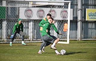 Bursaspor ara vermeden Altay maçı hazırlıklarına...