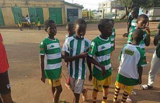 Bursaspor formaları Afrikalı çocuklara ulaştı