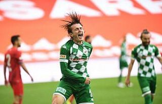 Bursaspor’un genç futbolcusu Ali Akman TFF 1. Lig’in...