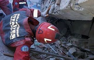 Büyükşehir ekipleri 4 gündür İzmir’de