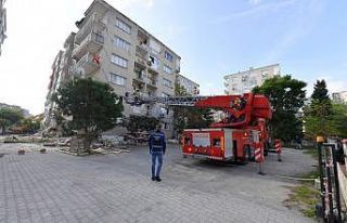 Büyükşehir ekipleri, Yıkılacak binalarda can...