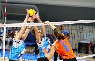 Büyükşehir Kadınlar Voleybol Takımı yoluna yenilgisiz...