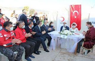 Çadır kentte dünyaevine girdiler