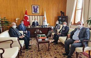 Çan belediye başkanı Öz, STK başkanlarıyla birlikte...