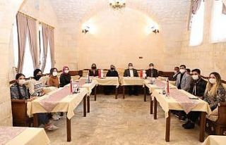 Canpolat gençlerle bir araya geldi