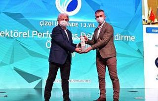 Cansu’ya sektörel performans ödülü