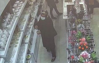 Çerezlik kaseleri çalan kadın kameraya yakalandı