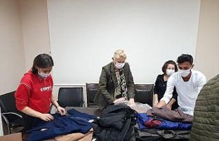 Çeyizlik battaniyesini İzmir’e gönderdi