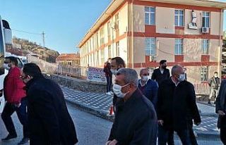 CHP’liler tarafından mahkemeye verilen şehit babasının...