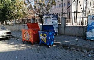 Çöp konteynerleri çizgi film karakterleriyle süsleniyor