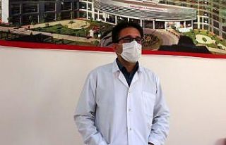 Covid-19 hastalarını tedavi eden doktor koronayı...