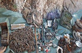 Çukurca’da terör örgütü PKK’ya ait silah,...