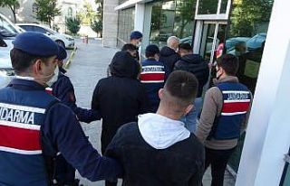 Çuvallar içinde 9 kilo esrarla yakalanan 4 kişi...