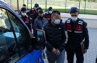 Çuvallar içinde 9 kilo esrarla yakalandılar