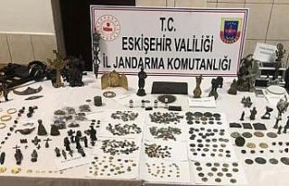 Define avcıları çok sayıda tarihi eserle jandarmaya...