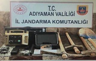 Defineciler suçüstü yakalandı
