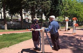 Denizli’de 65 yaş ve üstü vatandaşlara sokağa...