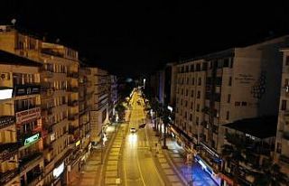 Denizli’de kısıtlamalarla beraber sokaklar sessizliğe...