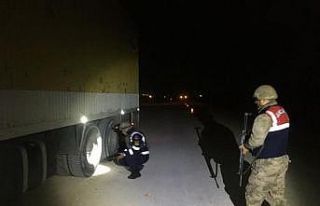 Denizli’ye kamyonla 1 kilo uyuşturucu sokan 2 şahıs...
