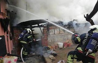 Depoda çıkan yangın iki katlı binaya sıçradı