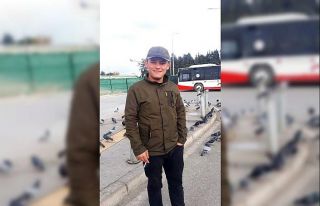 Depremde gökdelen inşaatından düşen işçi hayatını...