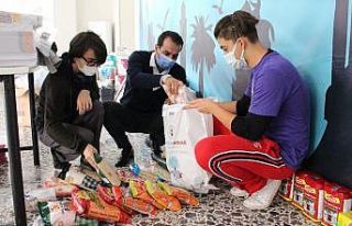 Depremzede çocuklara kırtasiye malzemeleri ve oyuncak...
