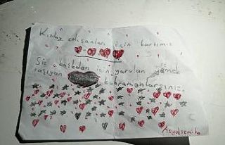 Depremzede çocuklardan Kızılay gönüllülerine...
