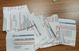 Ders kitaplarını yırtıp uyuşturucu sakladı