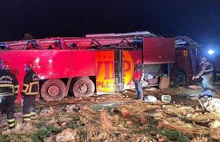 Devrilen otobüsteki turistlerden biri öldü