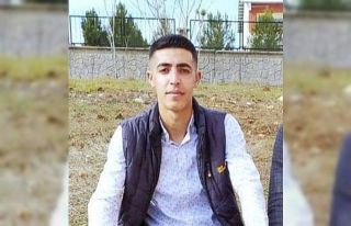Diyarbakır’da otomobil motosikletle çarpıştı:...