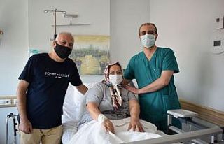 Diz protezi ameliyatıyla ağrılarından kurtuldu