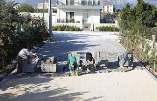 Döşemealtı Yeşilbayır’a parke yollar yapılıyor