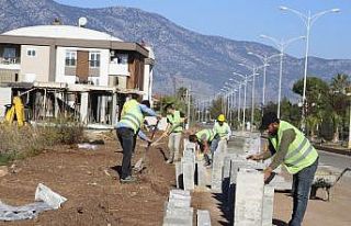 Döşemealtı’nda kaldırım ve peyzaj çalışması