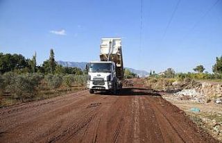 Döşemealtı’nda yol çalışmalarına yeniden...