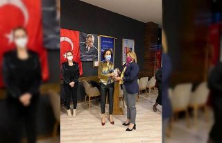 Dr. Belgin İkidağ’a üstün hizmet ödülü