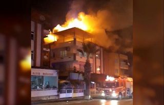 Dumanı fark eden baba, ailesini alevlerin kıyısından...