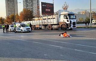 (Düzeltme) - Mesaiye yetişmeye çalışan kadın...