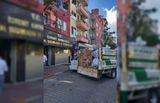 Edremit’te İzmir için toplanan yardım kolileri...