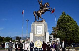 Edremit’te Öğretmenler Günü’nde anlamlı etkinliklere...