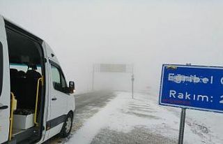 Eğribel Geçidi’nde kar yağışı ulaşımı etkilemeye...