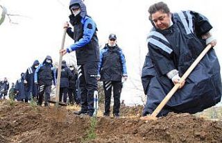 Elazığ polisi, depremlerde hayatını kaybedenlerin...