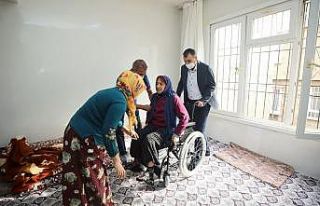 Elif teyze, çok istediği tekerlekli sandalyesine...