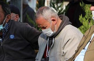 Eller semaya depremzedeler için kalktı