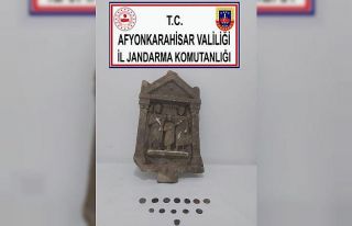 Ellerindeki tarihi eserleri satmak üzereyken jandarmaya...