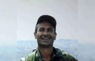 Emekli köy korucusu husumetlisini evinin önünde...