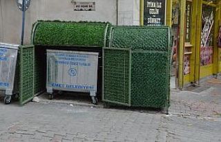 Emet’te çöp konteynerleri yeşile büründü