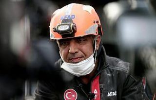 Enkazdan kurtulan Ayda’yı öpen kahraman konuştu: