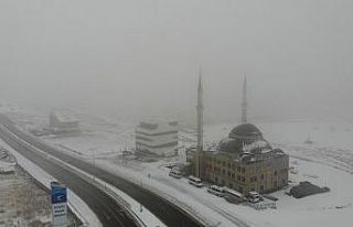 Erciyes beyaza büründü, ortaya kartpostallık görüntüler...